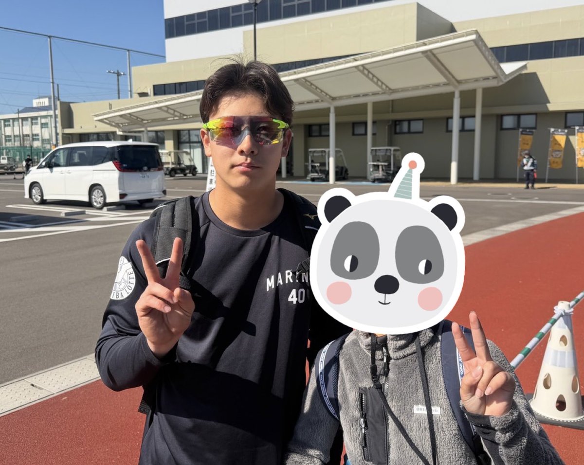 oseisei's tweet photo. #千葉ロッテマリーンズ #奥村頼人 投手 #2026春季キャンプ にてサインもいただきました⚾️ ありがとうございました❣️
#少年野球 https://t.co/QOQhX6LWp6
