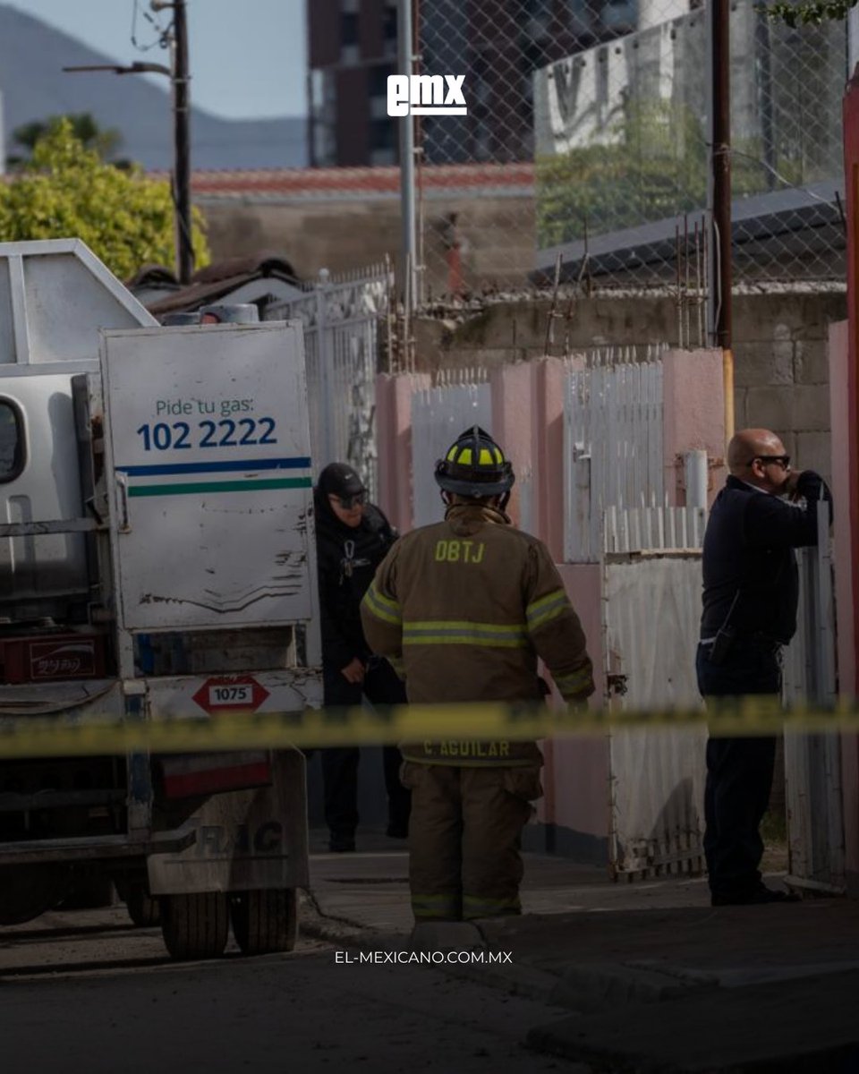 #Tijuana | Explosión en vivienda de Guadalupe Victoria deja dos hombres con quemaduras leves. Localizan hasta ocho tanques de gas en el domicilio.
Autoridades investigan las causas. #eMX #Noticias