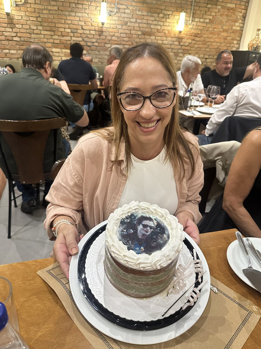 _jkvgabs's tweet photo. o bolo de aniversário da minha mãe https://t.co/Vbdz6TRjVO