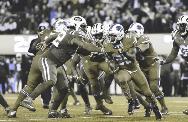 MikeSiedzik's tweet photo. @fashion_nfl Now you know how colorblind people feel while watching red vs green matchups https://t.co/eQEfrahwEa