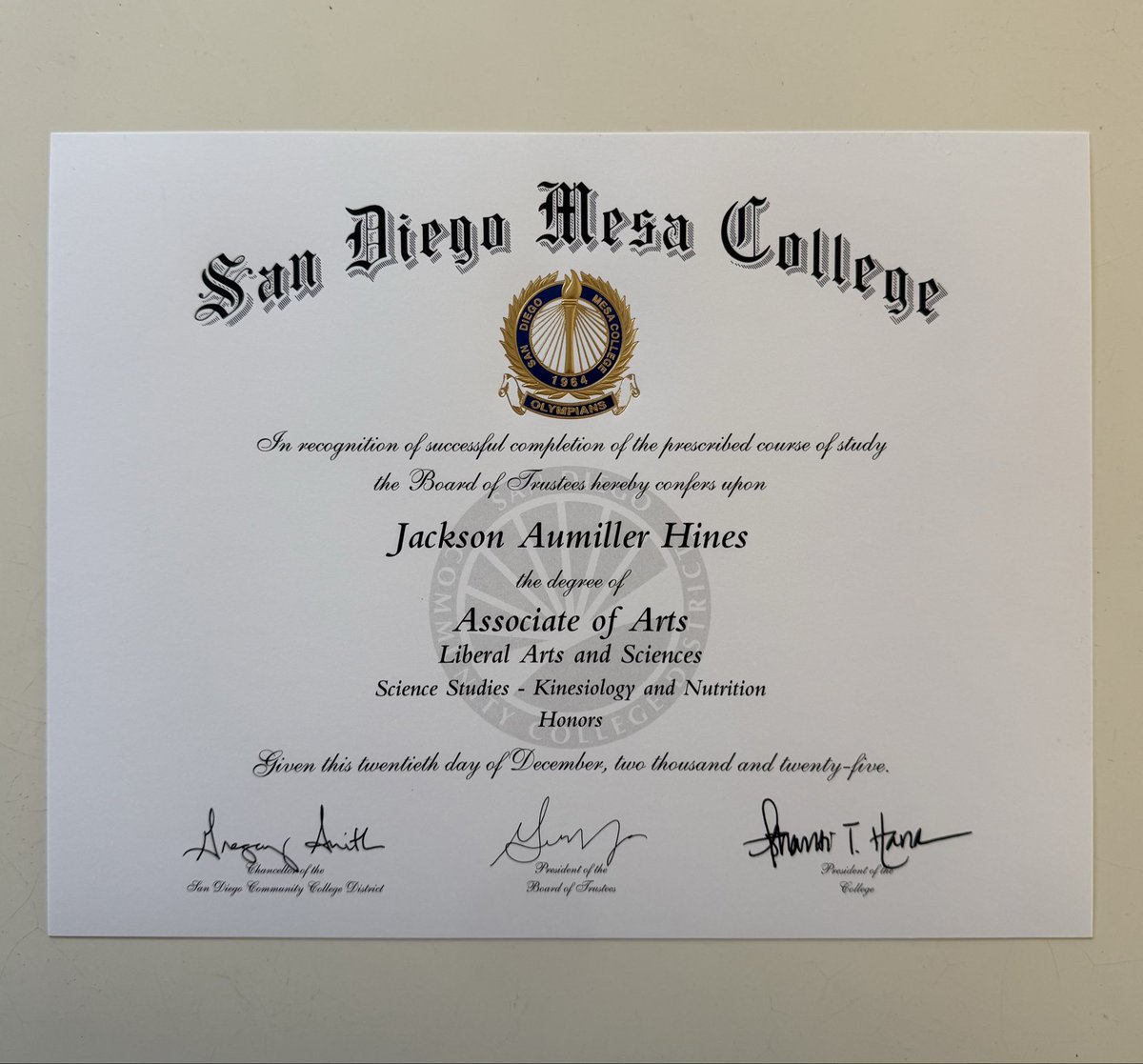 jackson_hines22's tweet photo. Official. 💯
3.7 GPA
@SDmesafootball https://t.co/40mRipvqO4