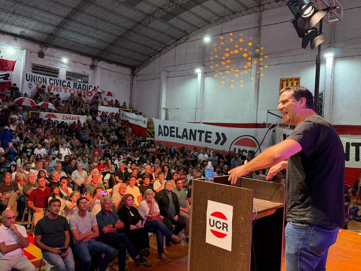 Hoy el radicalismo marplatense volvió a encontrarse en su tradicional acto en el Club Talleres, junto a dirigentes, intendentes, legisladores y militantes de toda la Provincia de Buenos Aires.

Fue una jornada de compromiso, reflexión y, sobre todo, de convicción sobre el rol que