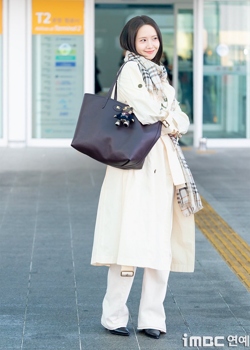 YoongLmaz's tweet photo. YoonA is returning to London Fashion Week for Burberry after 14 years! ❤ https://t.co/YvWKIUWwsO