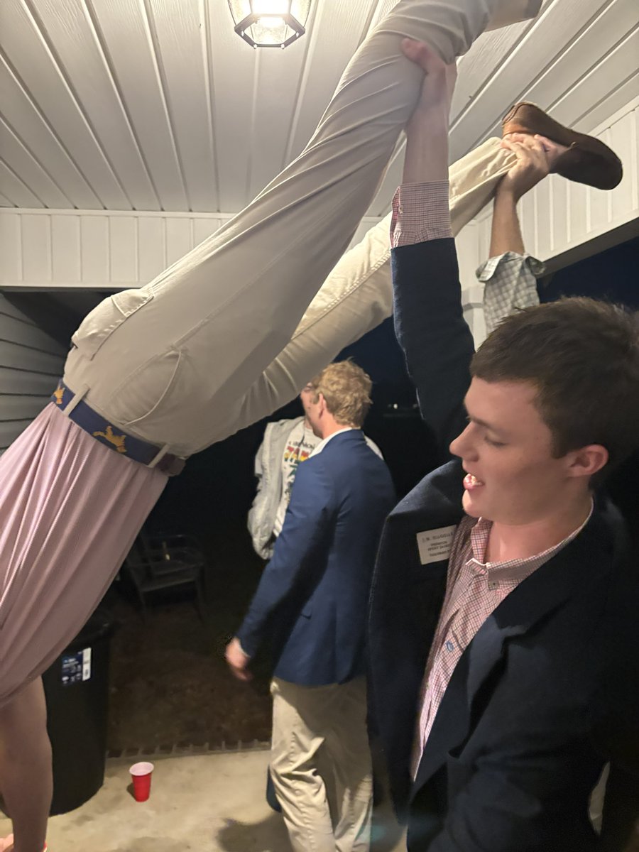 dinguspitcher tweet media