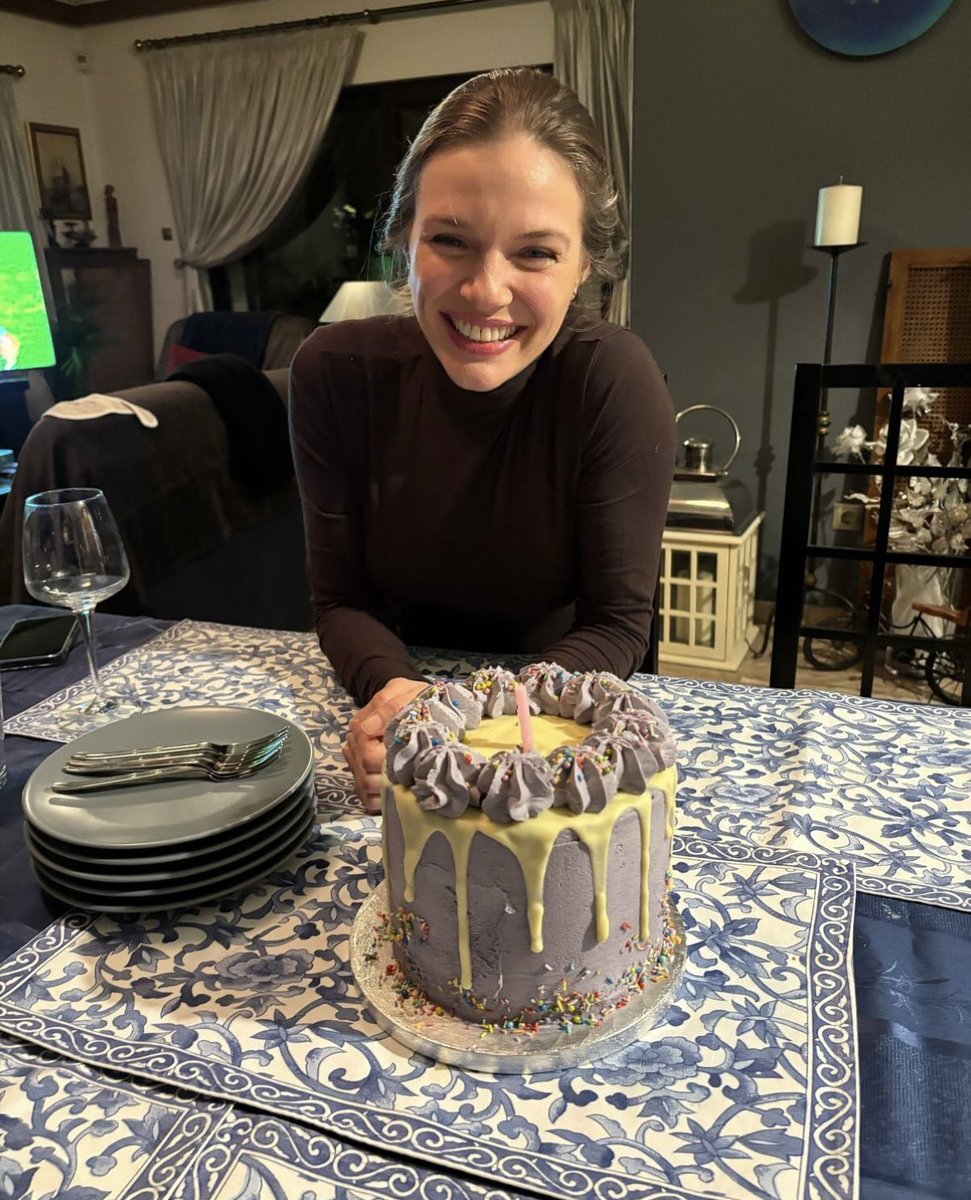 Celebrating Tracy Spiridakos today because it’s her birthday but also celebrating because in just a couple weeks, she’ll be back onscreen as Hailey Upton on #ChicagoPD 😄 #HappyBirthdayTracy #weloveyoutracy #OneChicago