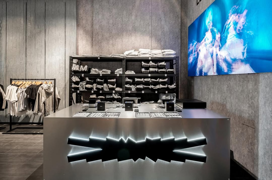 ❛ ⠀ ⠀   𝐄. ⠀ ⠀   📸 ⠀ ⠀   𝐕𝐄𝐍𝐓 ⠀ ⠀   ゞ ⠀ ⠀  2OO226⠀ ⠀  ⋆ ⠀ ⠀#ρo𝕡ʼu𝔭ꕀs𝐭ōre

[ #AKANE ] no me podía perder this #𝚜ǝ͞𝕣azipー𝔡𝔞𝔱𝔢 así que moví mis patitas bien rápido para llegar a tiempo, ¡y se ve todo precioso!