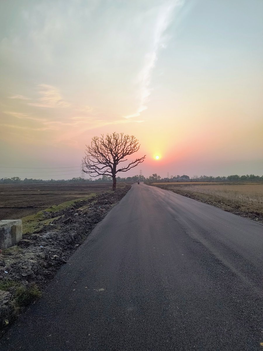 Kpgour72's tweet photo. जान लगा दी नाम को दस्तखत 
बनाने में,
कम्बख्त ज़माना बदल के 
फिर से अंगूठें पे आ गया..!!

सुप्रभात.. 🌹
Good Morning Fnds.. 🌹🌹 https://t.co/cfdAkbz2dK