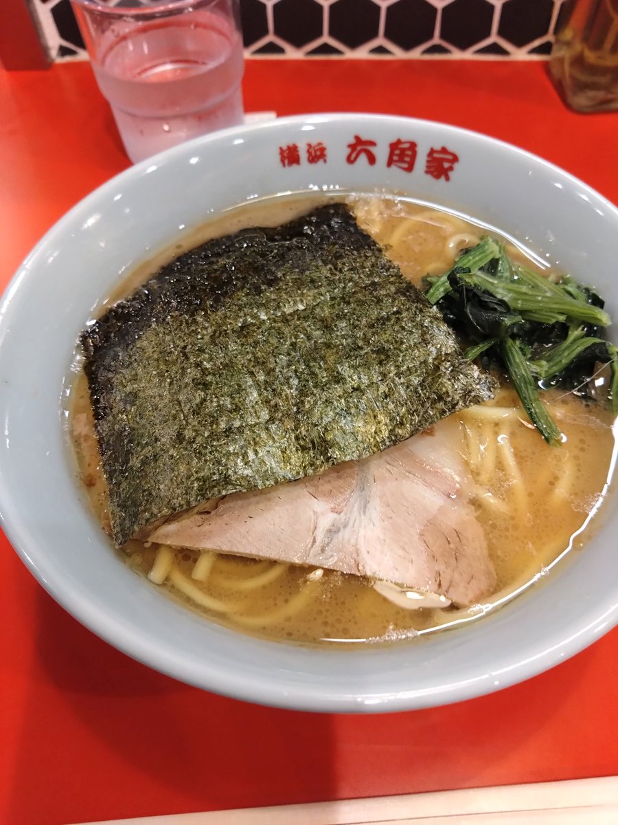 onsenman_516's tweet photo. 新横浜ラーメン博物館
わりと近所なんでよく行きます。
お気に入りは六角家、博多一双です。
#新横浜ラーメン博物館
#六角家
#博多一双
#ラーメン https://t.co/f7AsAqptCa