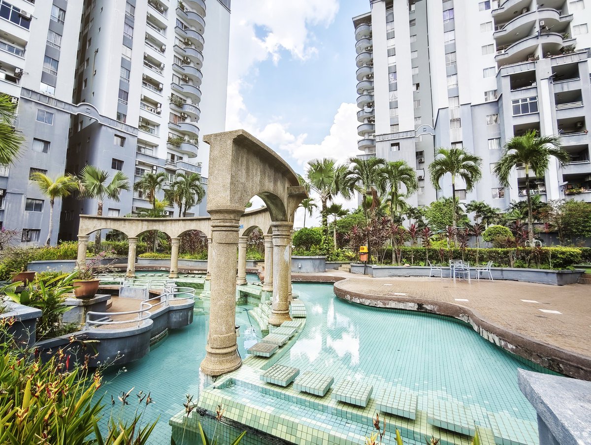 radenoactive's tweet photo. Lush landscaping with water feature + olympic size pool + kids pool with water slide https://t.co/LpAM1zG2NC
