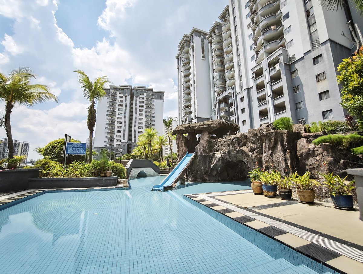 radenoactive's tweet photo. Lush landscaping with water feature + olympic size pool + kids pool with water slide https://t.co/LpAM1zG2NC