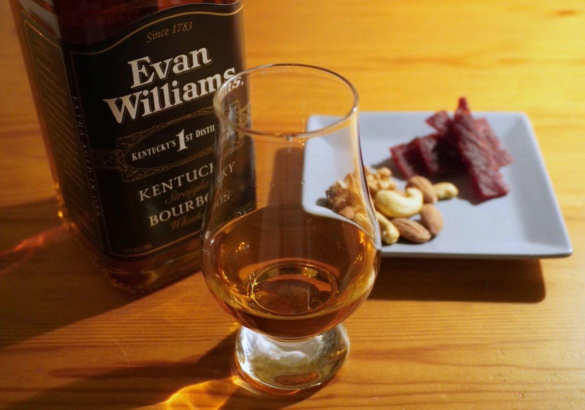 evanwilliamsjp's tweet photo. 今日も終わり🌙寝る前に一杯🥃

#エヴァン・ウィリアムス
#寝酒 https://t.co/JYwZDFU06E