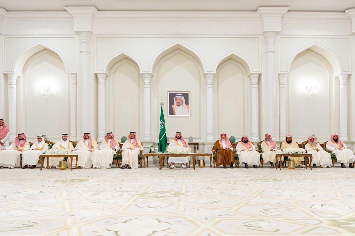 #ولي_العهد  الامير محمد بن سلمان يستقبل أصحاب الفضيلة العلماء والمعالي وجمعًا من المواطنين في #المدينة_المنورة ..