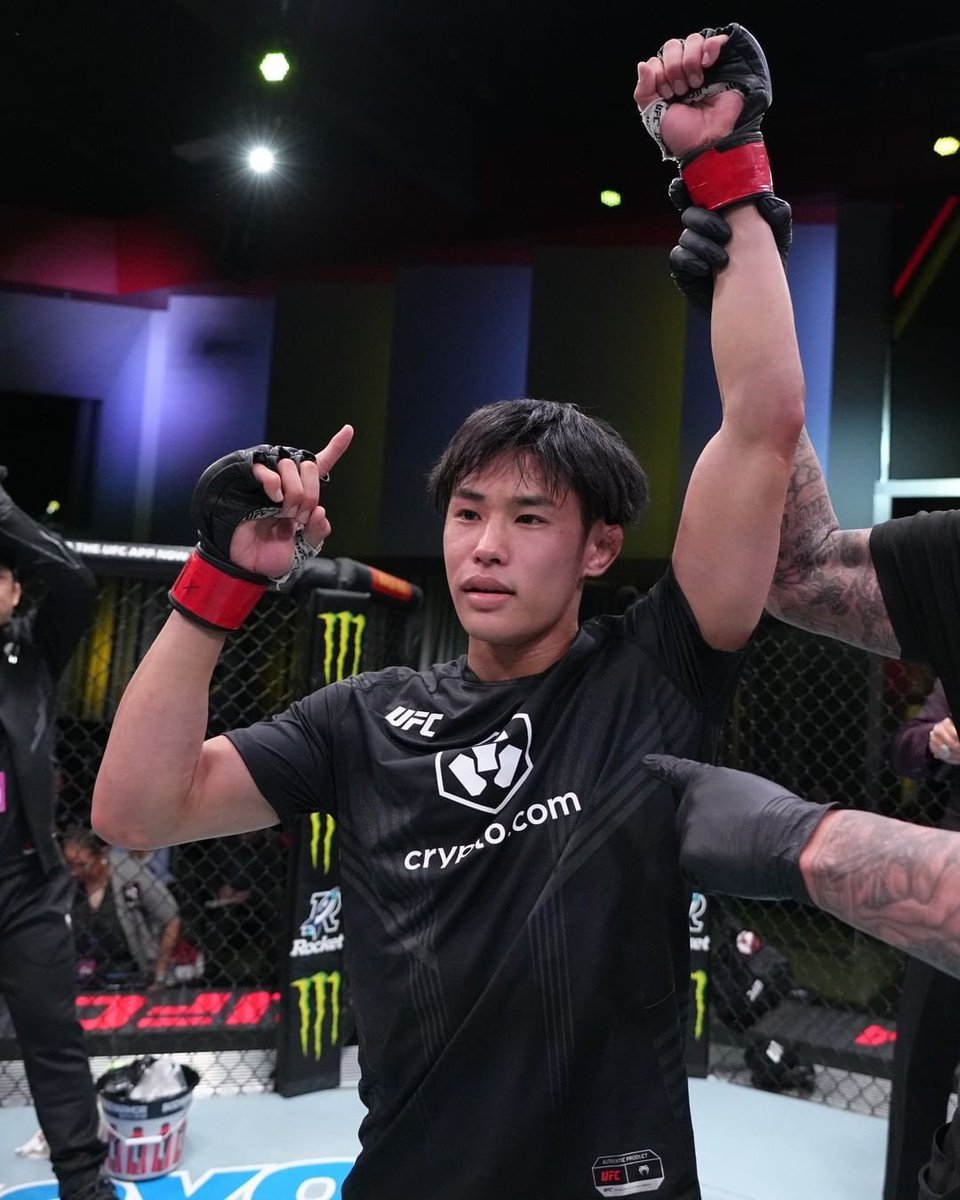 Le5emeRound's tweet photo. 🚨C’EST ACTÉ 🚨

Joshua Van (16-2) 🇲🇲 a OFFICIALISÉ sa 1ère défense de ceinture 🆚 Tatsuto Taira (18-1) 🇯🇵 à l’#UFC327 

Le plus jeune combat pour un titre à l’UFC 🔥 https://t.co/NgCRXPjVqM