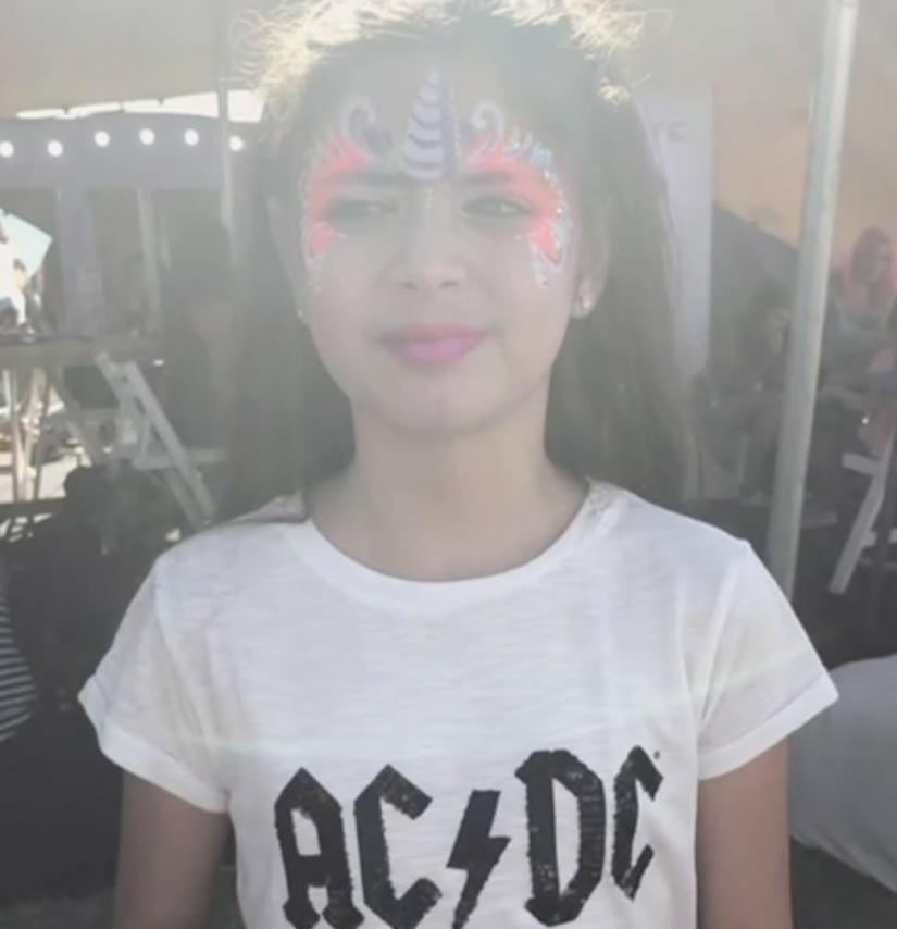 HOLA,
Hoy prendo stream hablando de mi pasado (jujuuu como me gusta robar con esto)
Sobre todo en gustos musicales y ser fan de cosas MEGA virgenes.
Nos vemos para reirnos de mi y de mis wachinadas donde siempre.