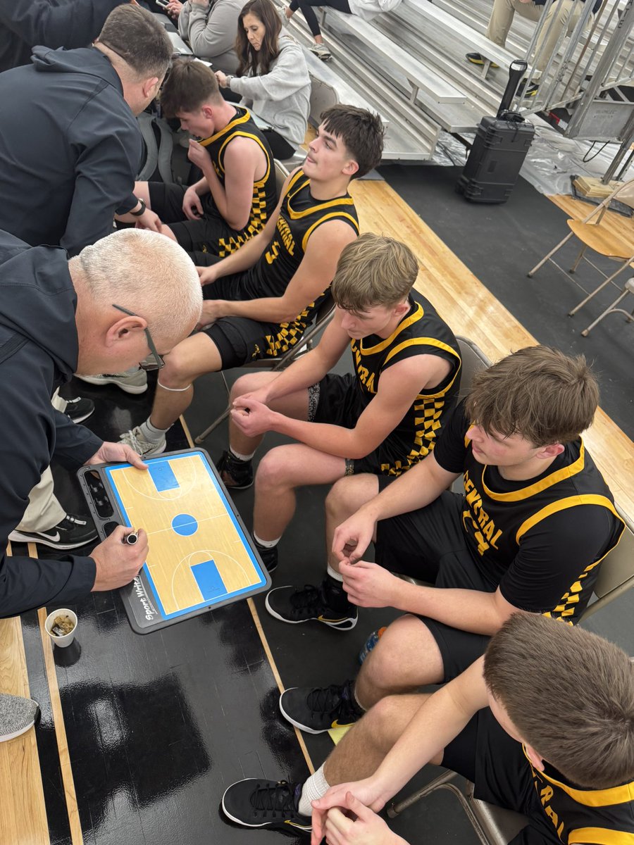 jchsboysbball's tweet photo. 8 IN A ROW!!!

JOHNSON CENTRAL 90
HUNTINGTON EXPRESSION PREP 81

@BraydenShep3 - 32 points, 4 rebounds
Ethan Cole - 13 points, 6 rebounds, 4 assists
Austin Slone - 13 points, 6 rebounds
Cooper Blair - 10 points, 6 assists
#GoEagles https://t.co/4d6JY07cs8