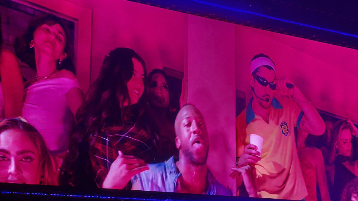 #PHOTO | Lauren tonight at Bad Bunny's concert in São Paulo (via <a href="/mathguerra/">queen of beauty and chaos</a>)