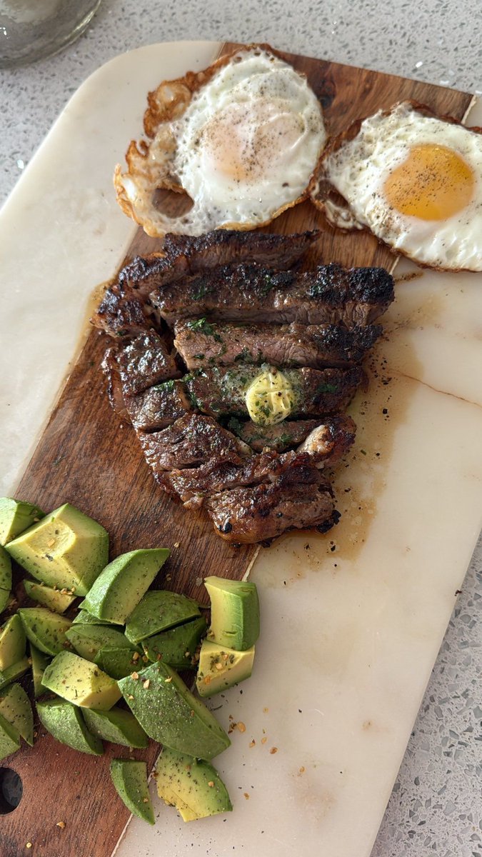 Carnivore Aurelius ©🥩 ☀️🦙 tweet media