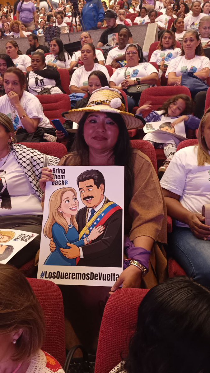 prez629385's tweet photo. #NicolasMaduro #FreeCilia #FreeMaduroAndCilia #Brinthemback #LosQueremosDeVuelta #Mujeres https://t.co/r7Lqi8obIC