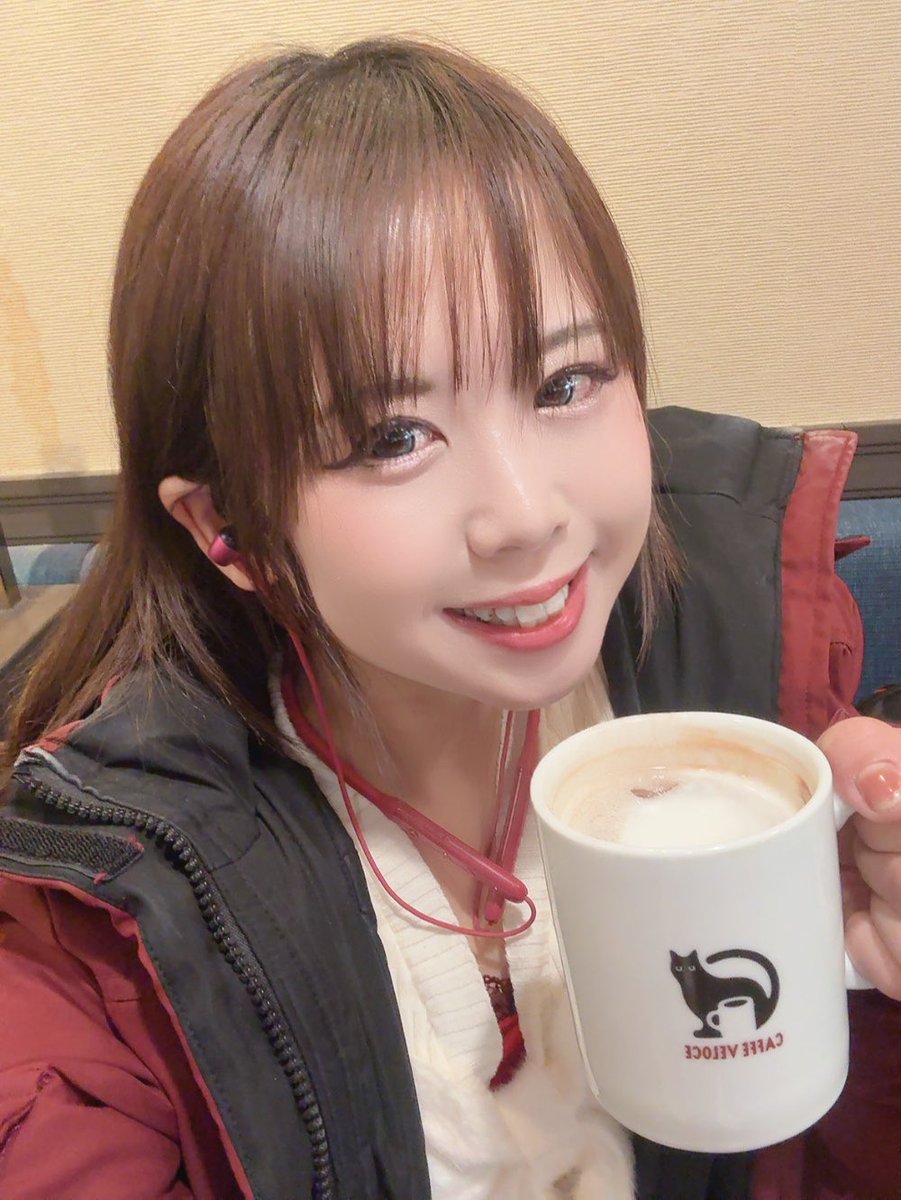 きゅーけ❣️ココアに美容効果があるって知ってから調子に乗ってココアを摂取してる最近☕️容姿的な話で言うと悪あがきすぎる自覚はあるけど🫨🫨産まれてこの方悪あがき芸人なんです。
糖分とってるのはただの甘え。
みなさんもたまには休息とってくださいね🌟