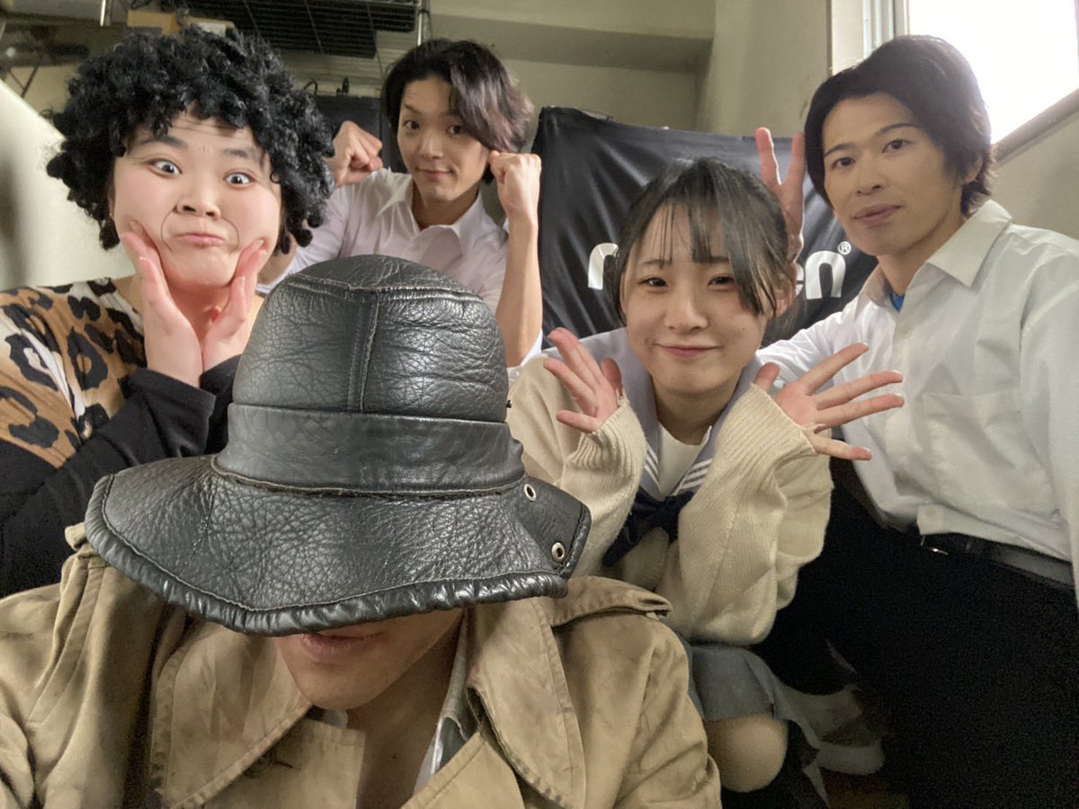 satellite_osaka's tweet photo. 先日は
奈良県立御所実業高等学校におじゃまして
『BACK TO THE TEACHER』🛢
上演してきました〜⭐️

公演中拍手してくれたり、公演後も声掛けていただきとても楽しかったです✨️✨️
本当にありがとうございました！

今回のメンバーは
野村・播磨・戸塚・弓矢・大石
でした〜✨️✨️✨️ https://t.co/zDaydUEWK3