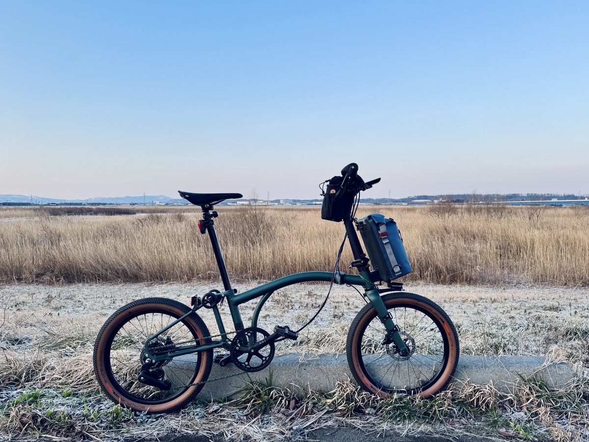 bikepac's tweet photo. 【今朝ポタ】
寒く凍える朝も若干の緩みを感じて来た。
帰りの河川敷で過去イチ最大の北帰行編隊と遭遇。
さらばだ、今年の晩秋にまた逢おう。

#BROMPTON https://t.co/xKp9u4RkLf