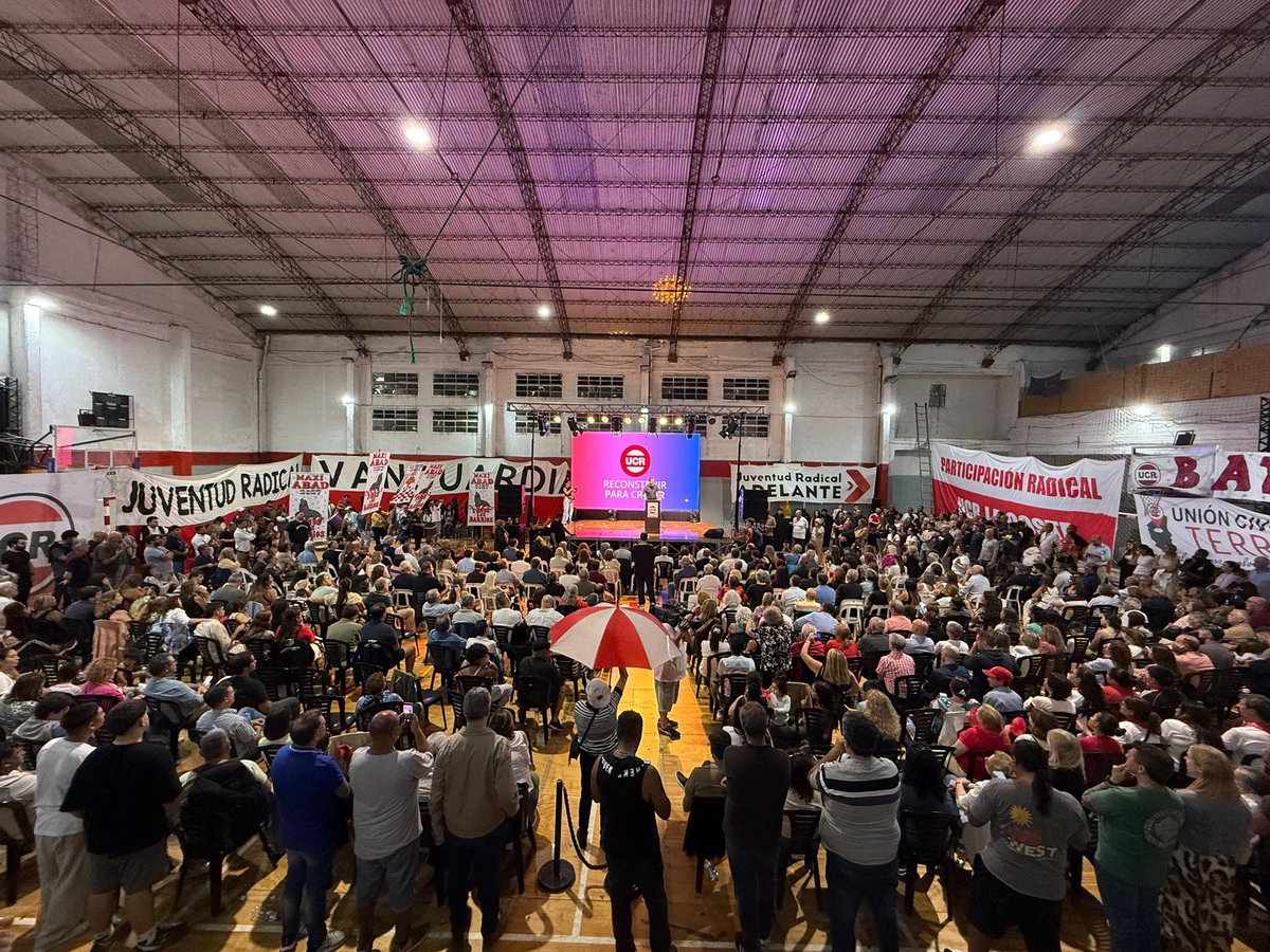 El radicalismo de la <a href="/UCRBuenosAires/">UCR Buenos Aires</a> mirando hacia el futuro.
Siempre hacia ADELANTE, siempre junto a <a href="/MaxiAbad/">Maxi Abad</a> 🇵🇱💪🏼
