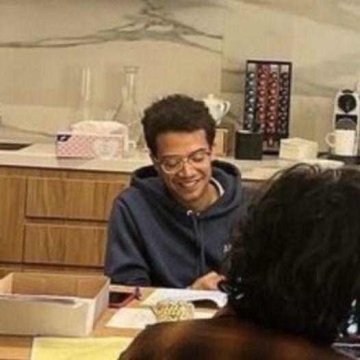 lovebotjacob's tweet image. this rare sighting of jacob wearing glasses🥺🥺🥺🥺