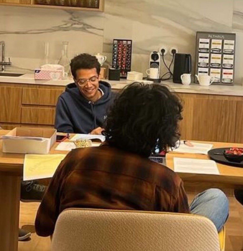 lovebotjacob's tweet image. this rare sighting of jacob wearing glasses🥺🥺🥺🥺