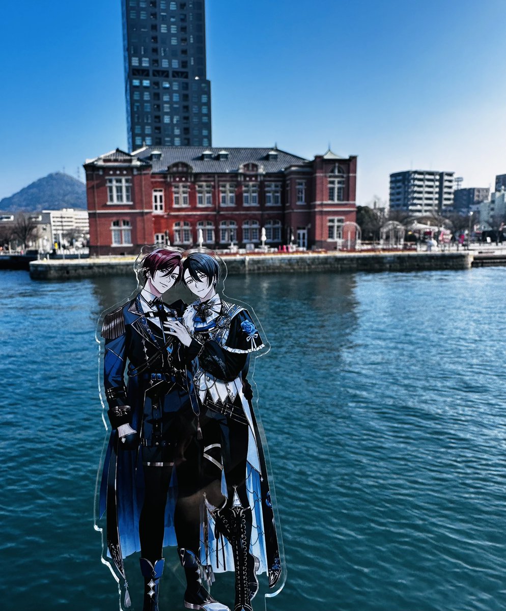 片道約540km…運転頑張った😂

お目当ての門司港レトロに到着からのリヒルカと散策してます🚶‍♂️✨️

こういうレトロな建物リヒルカにピッタリな気がするなぁ。

#愛しき未来に黒い剣を 
#柊木メイ 先生(<a href="/mei_Hiiragi/">柊木メイ🐰愛しき1巻発売中</a>)