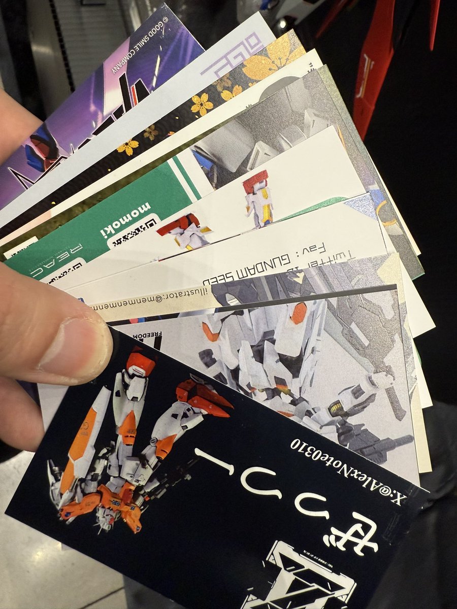 自分の名刺入れ開けたら全部、他の人の名刺やった。 何が起きたんだ？