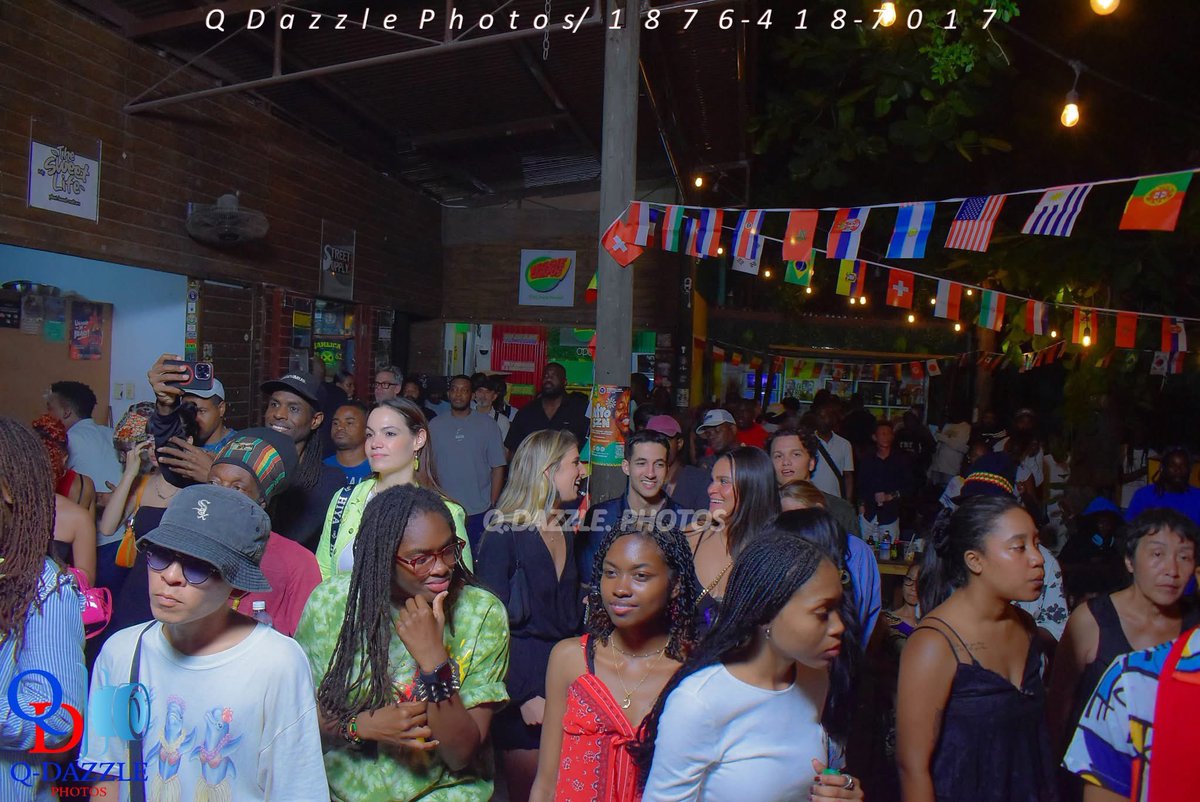 イベント大盛況で早速ジャマイカの某新聞から取材された　記事になったらいいな　🇯🇵🇯🇲 来年もやります。　2月中旬　今からジャマイカ旅行企画してみてください🇯🇲🇯🇵🇯🇲🇯🇵