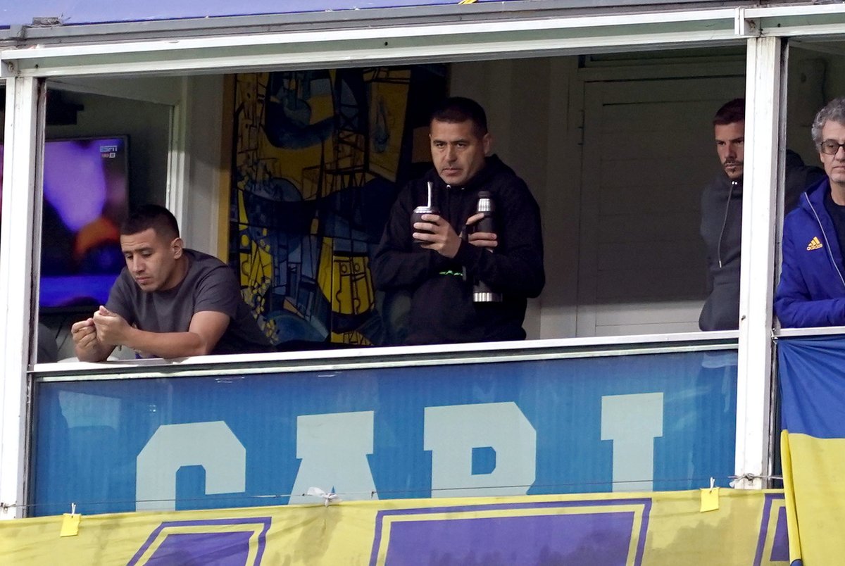 Andá a tomar mates a tu casa forro y renunciá de una vez si tanto amás al club como decís. Juan Román Riquelme, rompiste la institución en mil pedazos. Boca Juniors es un equipo mediocre hace mucho tiempo, y vos sos el único responsable.