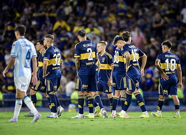 🔎 #Boca en los últimos 10 clásicos:

❌ 1-2 vs Racing
❌ 0-1 vs river
🟰 0-0 vs Independiente
❌ 0-2 vs Racing
❌ 1-2 vs river
❌ 0-1 vs Independiente
🟰 1-1 vs Racing
✅ 2-0 vs river
❌ 0-1 vs Racing
🟰 0-0 vs Racing

✅1 victoria
🟰3 empates
❌6 derrotas.
