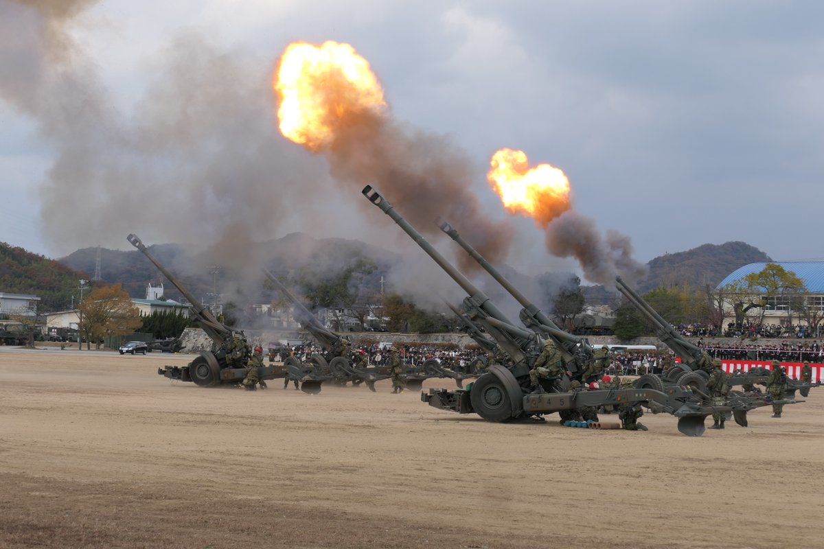 陸上自衛隊の特科部隊に配備されている155㎜りゅう弾砲の簡易自走用