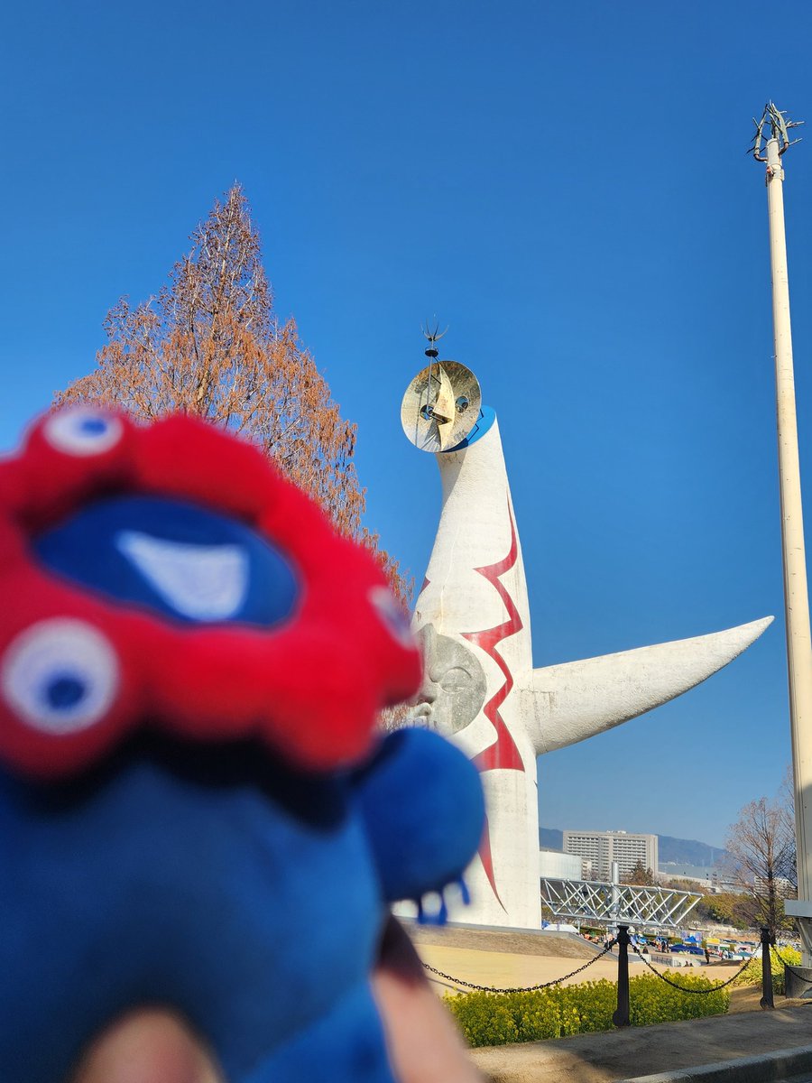 万博記念公園に来ているミャク～ お土産もらえて嬉しいミャク