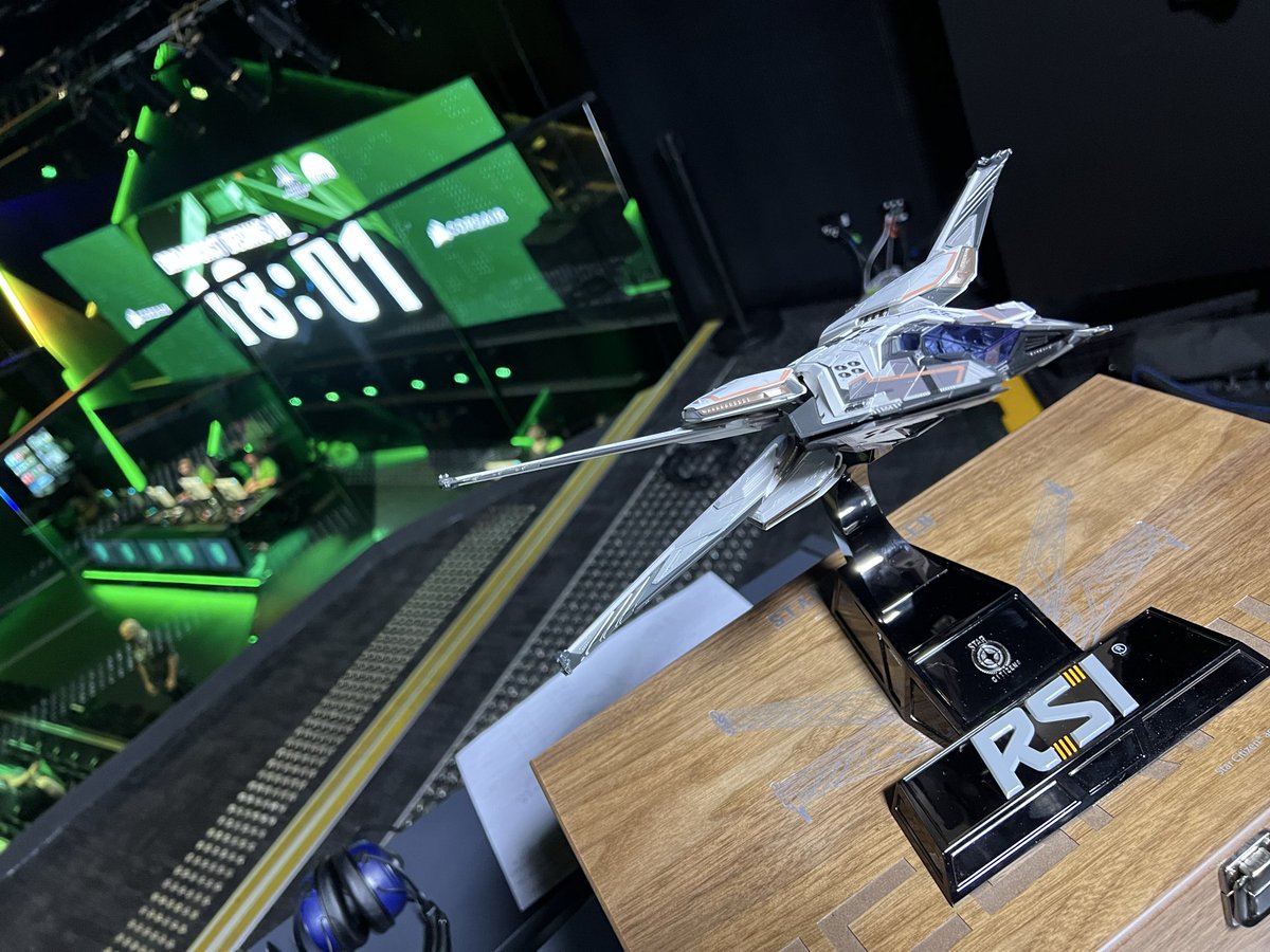 LensNation tweet media