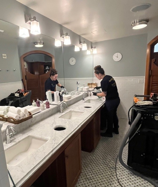 SMWesterly's tweet image. We specialize in making your tile &amp;amp; grout look like new! Our professional deep-cleaning and sanitizing removes tough dirt and stains, eliminates mildew, and provides much needed TLC for the tile &amp;amp; grout in your business' kitchen, bathroom or floors.  #cleaningservice