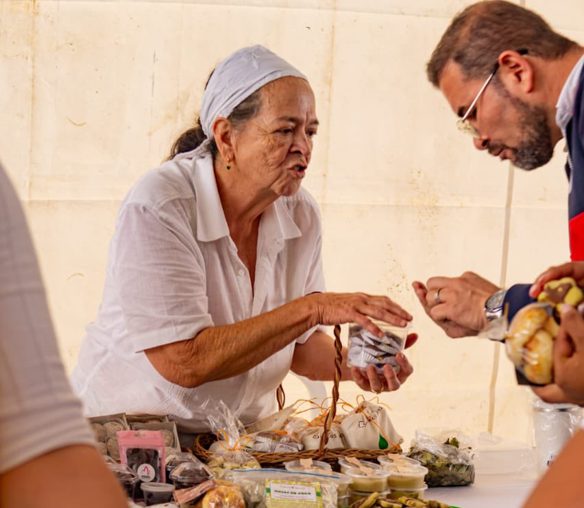 La feria #EconomiasParaLaVida realizada en Popayán, Cauca es ejemplo de que la economía popular construye país. Son 40 proyectos productivos que nacieron del esfuerzo comunitario y hoy se convierten en oportunidades, ingresos y bienestar para sus hogares.