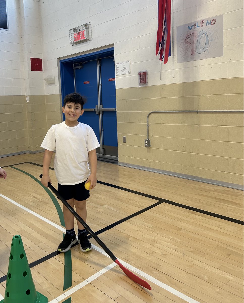 SPOTLIGHT: Les olympiens de 2B 🏅❄️

Dans le cadre de leurs cours d’éducation physique, ils découvrent et pratiquent des sports d’hiver comme le curling, le biathlon et le hockey. 🏒🥌⛷️🎿

Une belle façon de bouger, de relever des défis et de développer leur esprit d’équipe! 💪