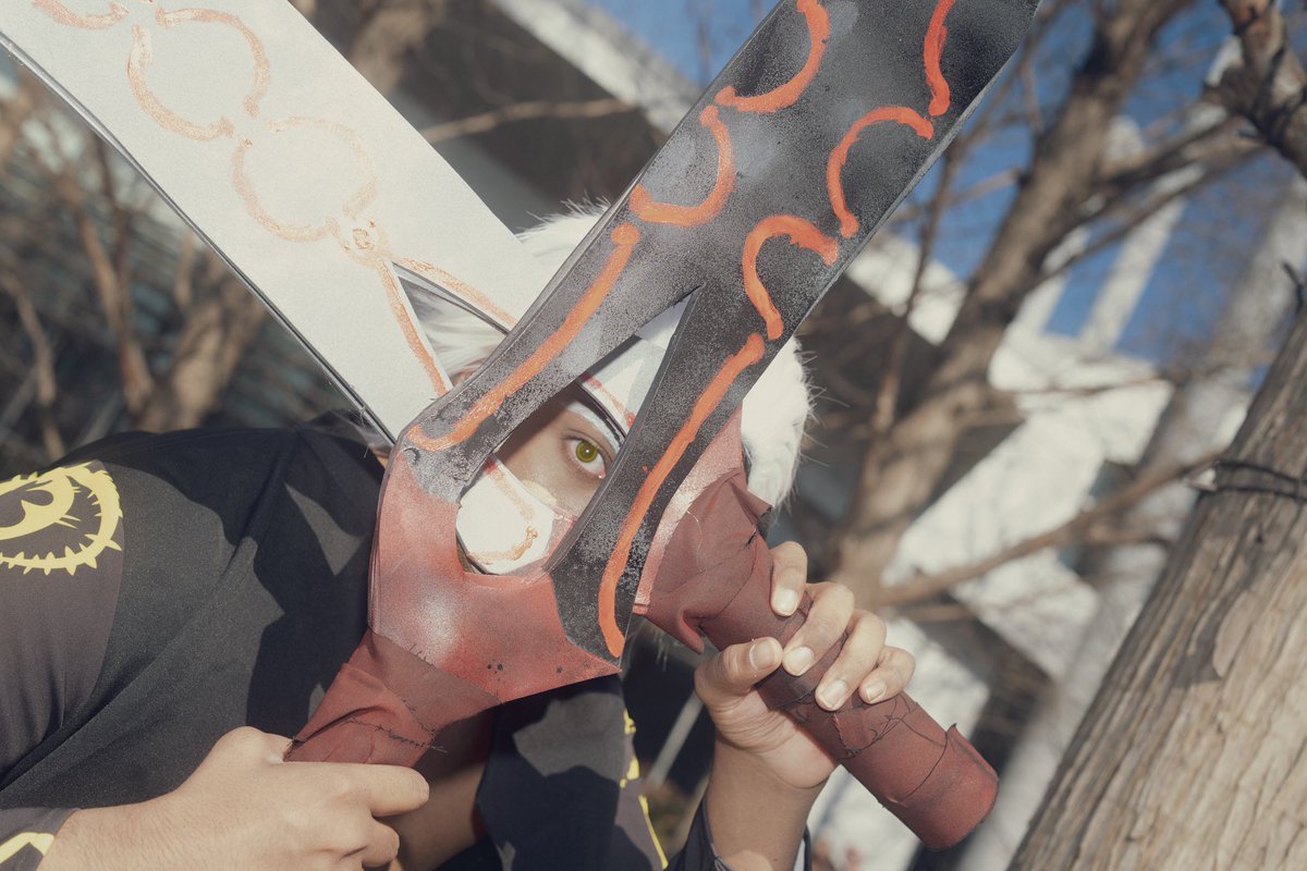 Mist0_madd's tweet photo. Coming back onto Twitter to showcase my cool Emiya Alter Cosplay I made #fate #fategrandorder #emiya #emiyaalter #typemoon #cosplay https://t.co/gZBmtfIC0R