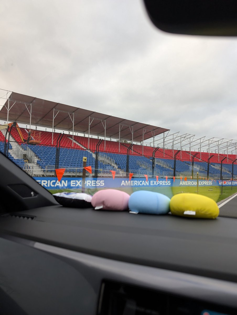 A quick morning drive in Albert Park while on the way to the CBD. The Australian Grand Prix couldn't come any sooner, aye!

One of the red seats on the Schumacher GS is where I will be on race weekend. 

<a href="/ausgrandprix/">F1 Australian Grand Prix</a> <a href="/F1/">Formula 1</a>
#ausgp #f1 #gti #pologti #hothatch #albertpark #melbourne