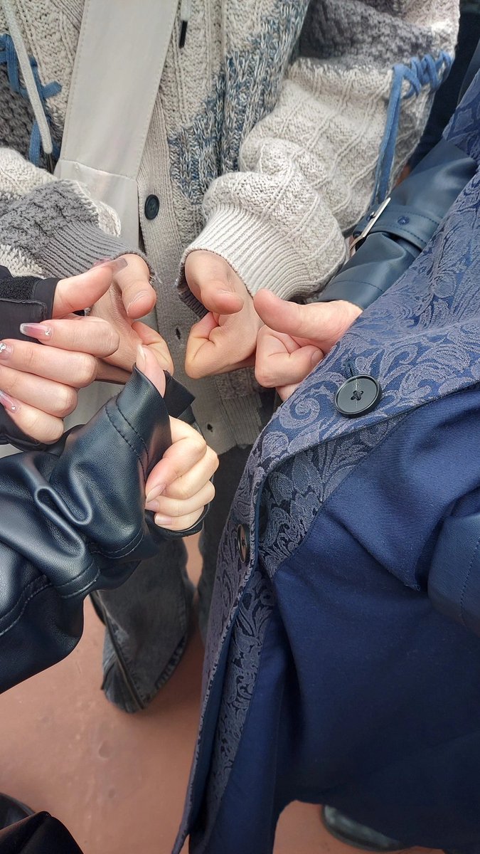 kisiro_sub's tweet photo. 昨日お友達とディズニーシー行ってきたぜぇ！
パッキングしてたのはそれが理由だ！！

めっちゃ楽しかった！！ https://t.co/wECHjTdAJJ