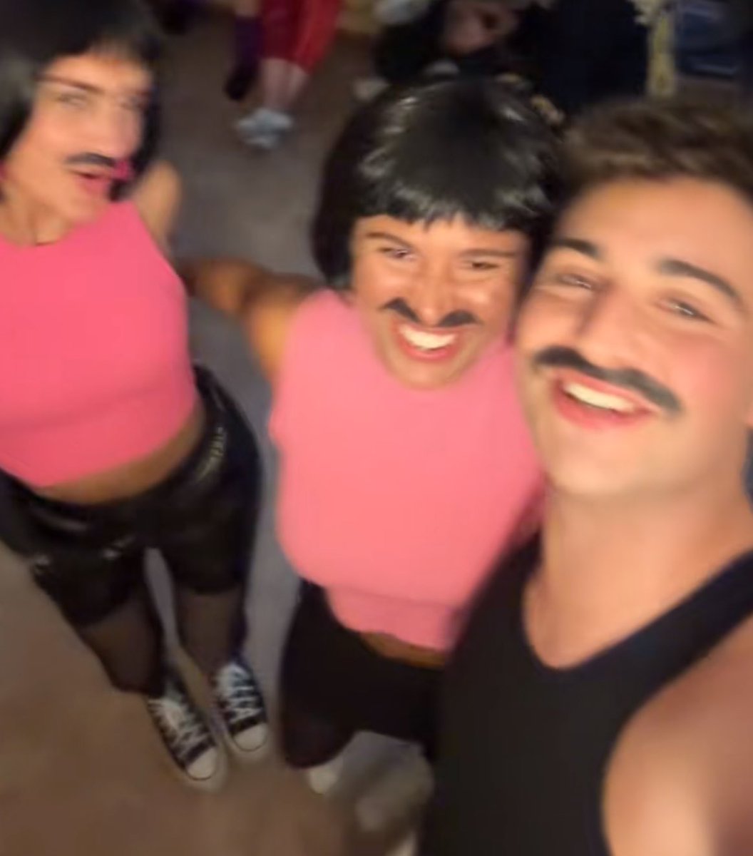 dykwhoyouare_'s tweet image. nobody does queer como este hombre