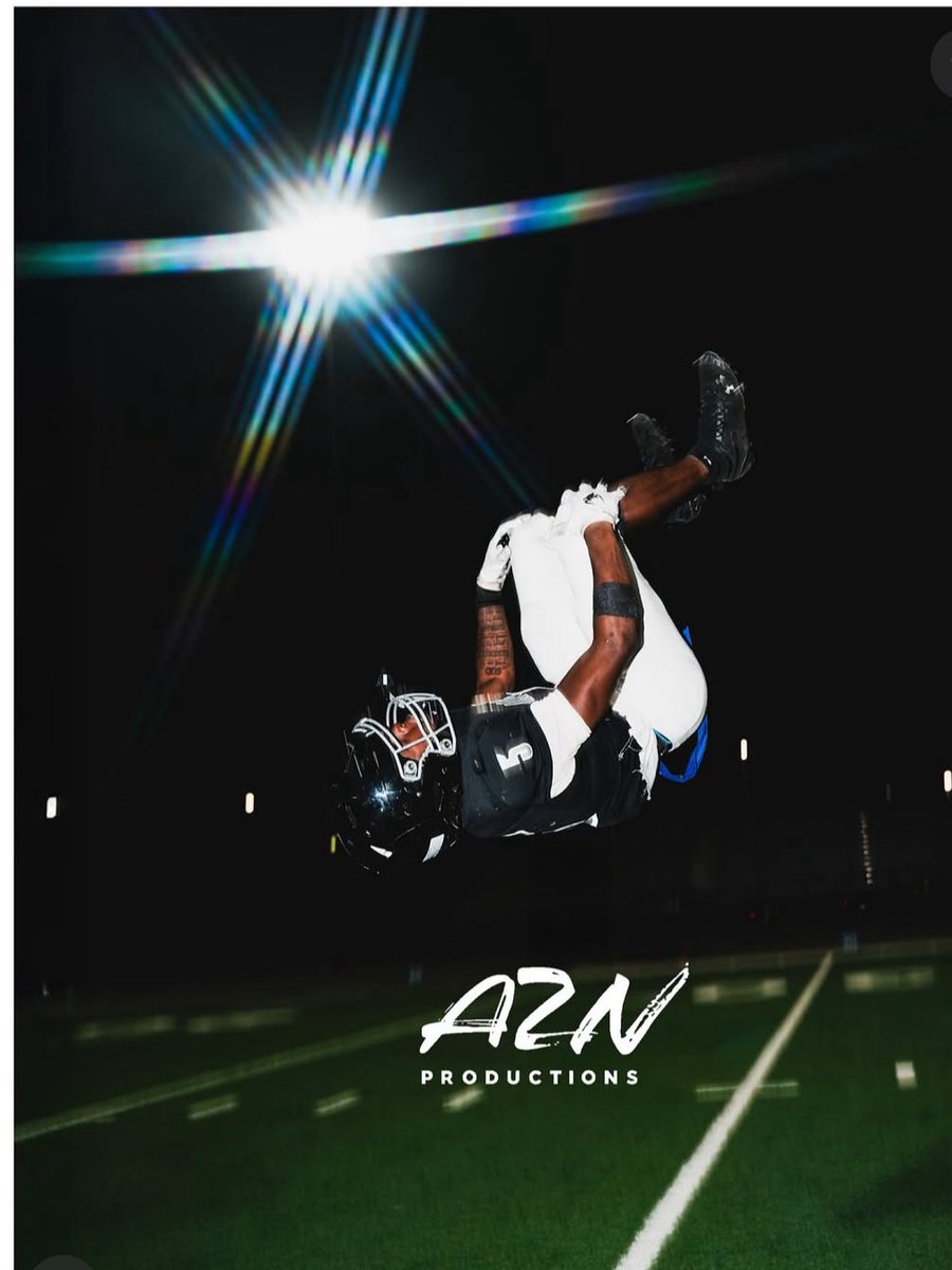 MMarcus_5's tweet photo. Check out my junior season highlights ! 1100 All purpose yds Speedy physical rb that can also play slot  https://t.co/g5FnFrl7Fv @Gbuckz4 @__coachtim @Coach_AFlores @CoachWest100 @Coach_DevMcGee https://t.co/TYSL2PQiv9