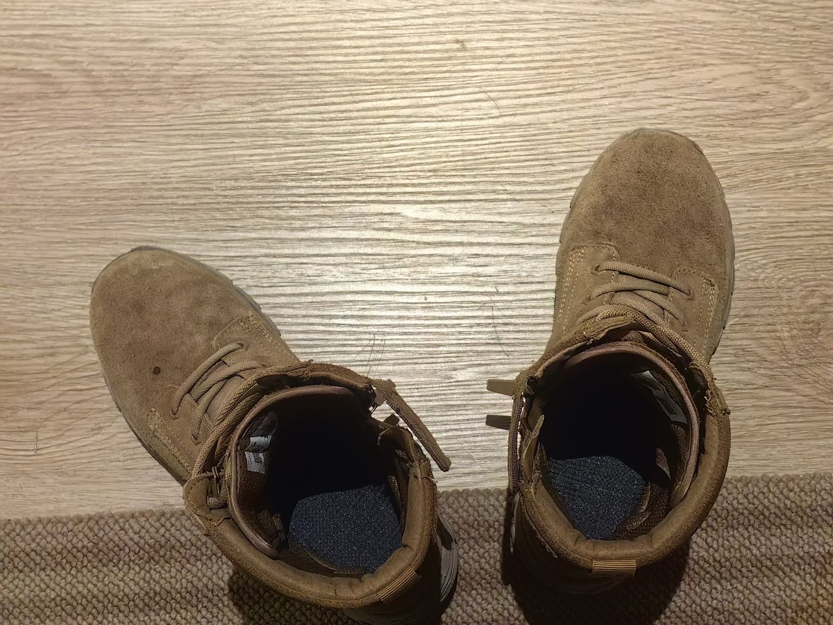 Natsyfo's tweet image. 出来玩一趟 靴子直接变成战损版了 拉萨有没有m呀 #军靴 #sm