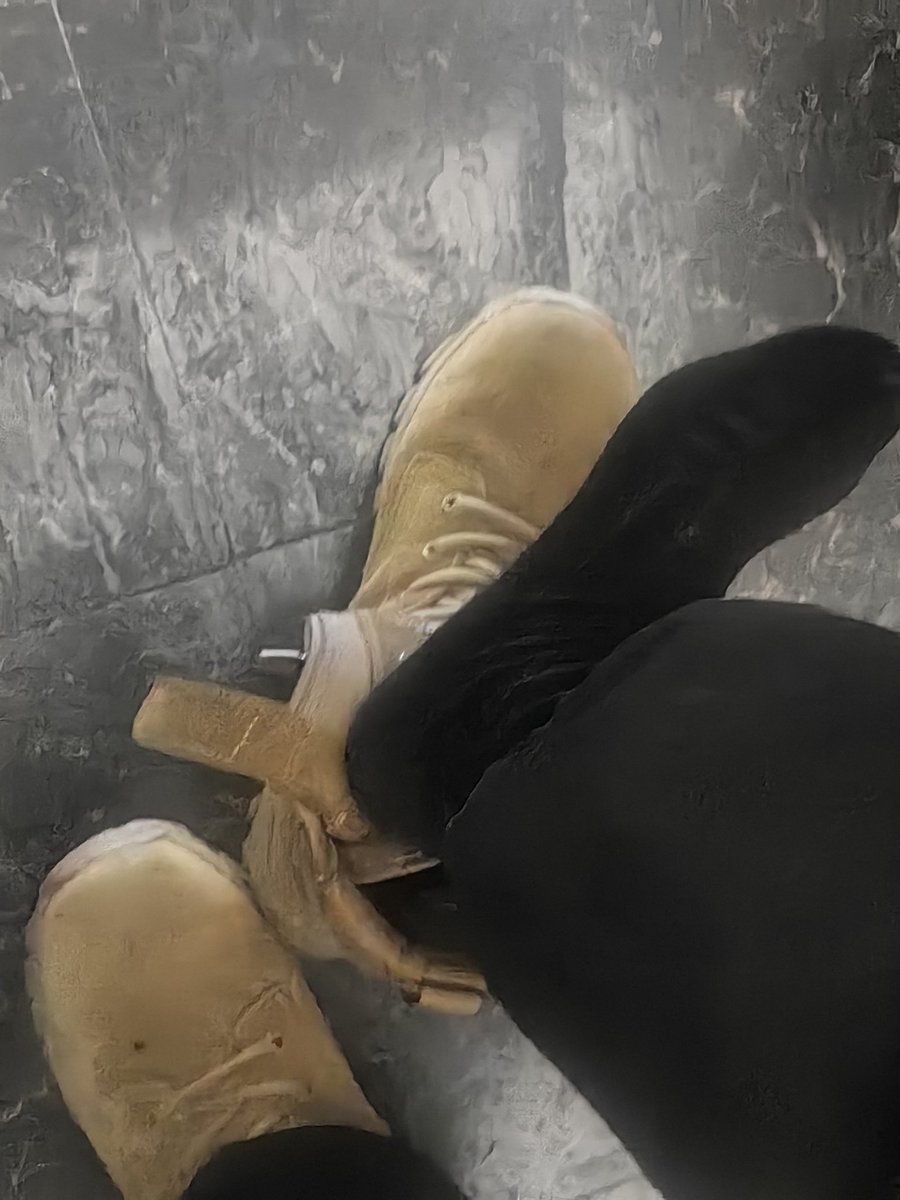 Natsyfo's tweet image. 出来玩一趟 靴子直接变成战损版了 拉萨有没有m呀 #军靴 #sm