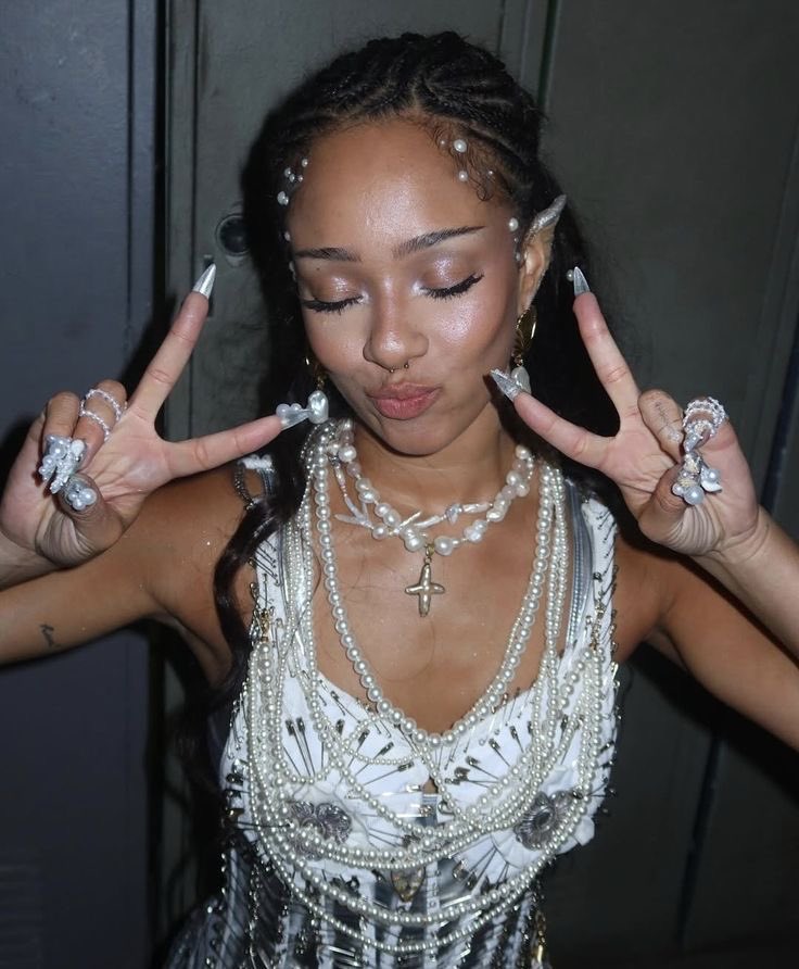 ERAOFMONE's tweet image. WE LOVE YOU MANON 🤎