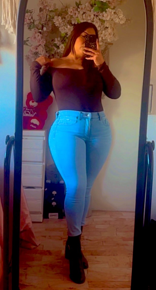 mara esquivel tweet media