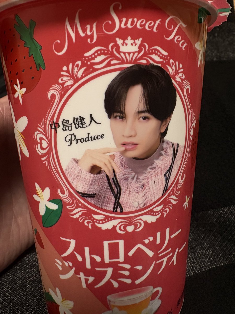 話題の茶を買う。娘から、あれが飲みたいと切に希望があった。
ジャスミンティーもストロベリーティーも好きだが、合わせる発想はなかった。

#日々のこと
#ストロベリージャスミンティー