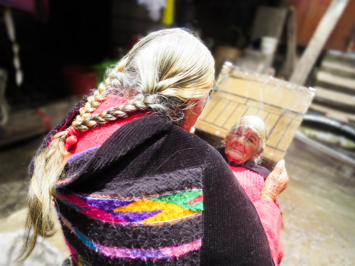 MIDIS_Pension65's tweet photo. En Huancayo, doña Antonia Cruz Rojas, usuaria de #Pensión65, celebró 111 años y destaca una vida con granos andinos y el cariño de su familia. 💛
Un ejemplo de sabiduría y fortaleza desde #Junín.
🔎 Lee la nota de prensa aquí https://t.co/LjaQ0xyr16 https://t.co/QSAZ7LVCWO